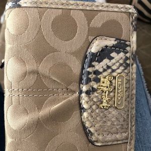 Coach wallet beige and snake skin
